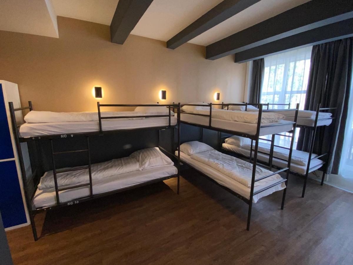 Habitación compartida mixta de 10 camas